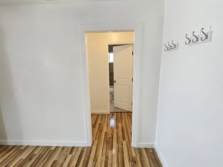 320 Locust Ave — Photo 12