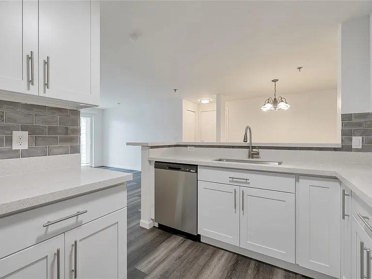 975 Aberdeen Ave NE #B204 — Photo 6