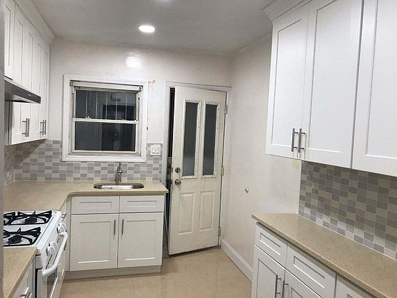 4th image of 7542 197th St Floor 1