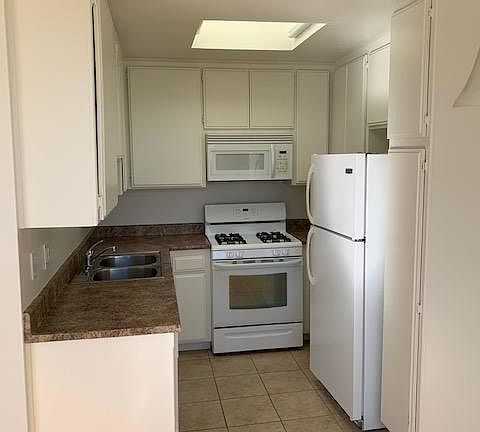 5th image of 1536 S Saltair Ave APT 202