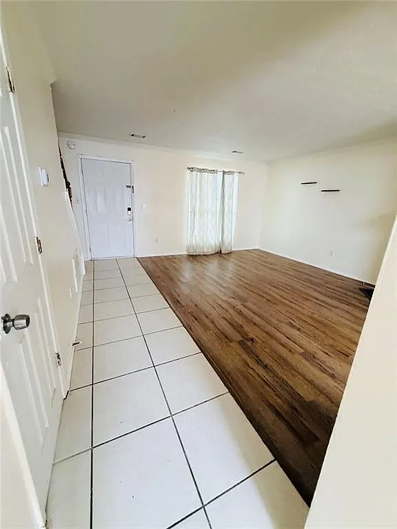 2 bed, 2.5 bath, 1160 sqft, $1,600 — Photo 2