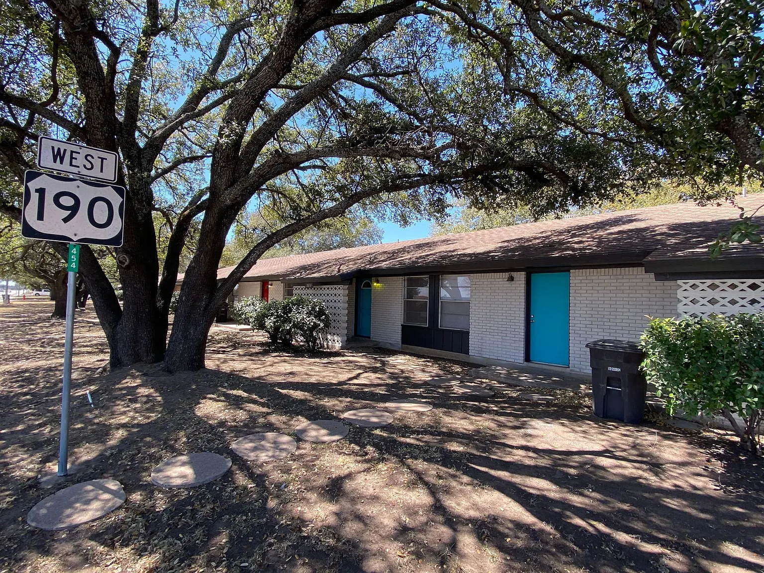 2 bed, 806 sqft, $950 — Photo 1