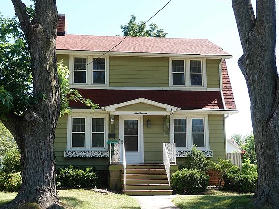 2nd image of 914 E Losey St