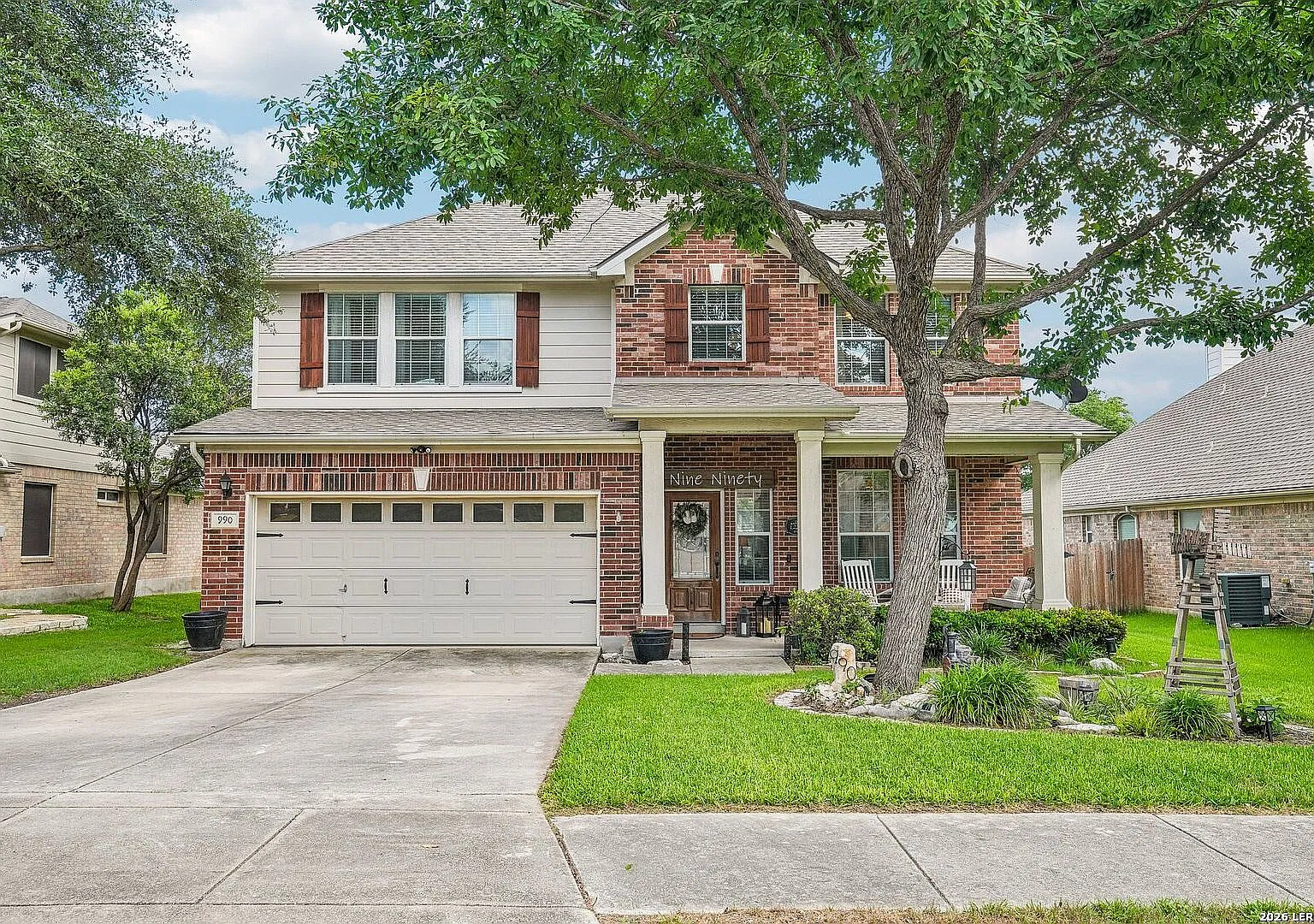3 bed, 2.5 bath, 2137 sqft, $2,195 — Photo 1