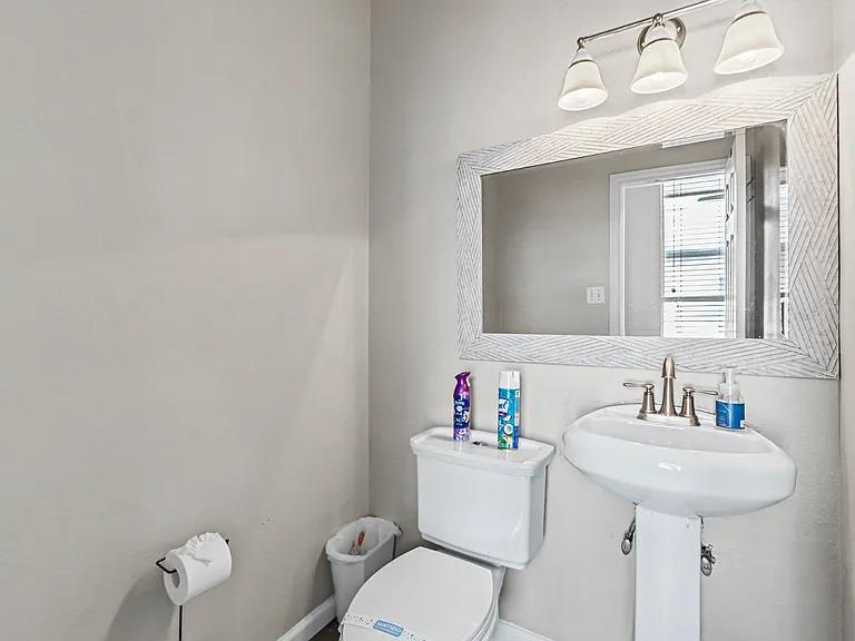 2451 Valley View Dr — Photo 15