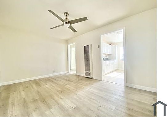 2nd image of 927 E 108th St #5