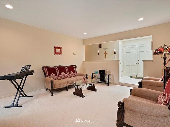 4th image of 3328 179th Ave NE