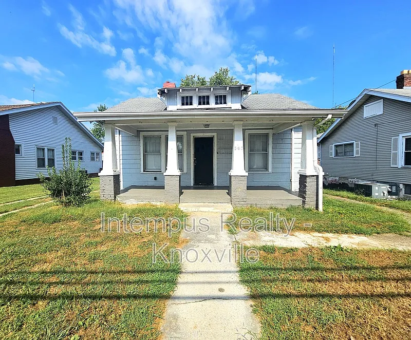 3 bed, 2.0 bath, 1134 sqft, $2,100 — Photo 2
