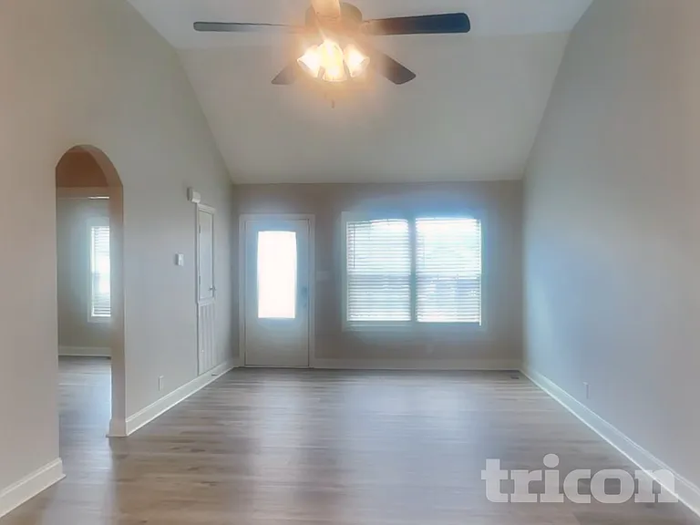 609 Hollow Crst — Photo 2