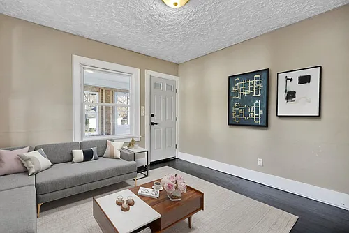 1206 Leslie St Photo 1