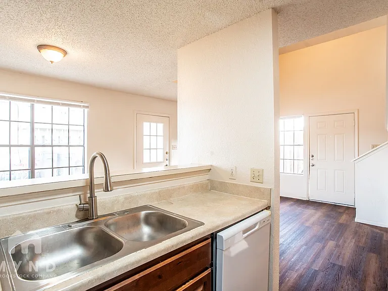 2214 Creekside Ln #D — Photo 11