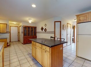 194 Tobacco Farm Rd, Feeding Hills, MA 01030