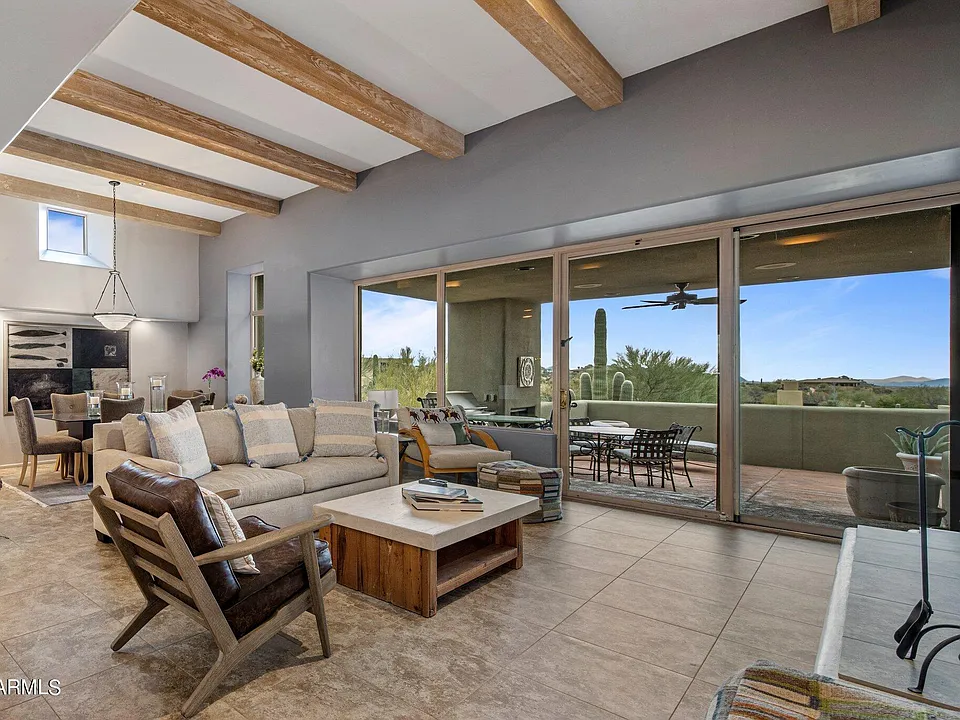 10111 E Graythorn Dr