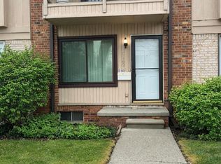 3162 Summers Rd, Keego Harbor, MI 48320