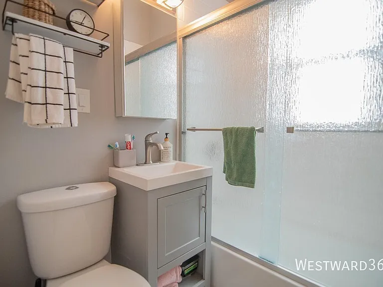 2733 N Wayne Ave #1 — Photo 16
