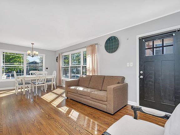 3rd image of 112 W Park Dr
