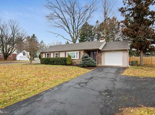 27 E Hillcrest Ave, Chalfont, PA 18914