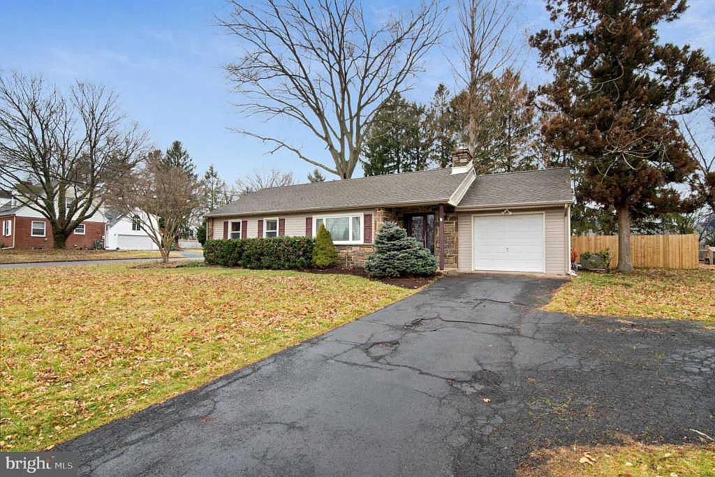 27 E Hillcrest Ave photo 1