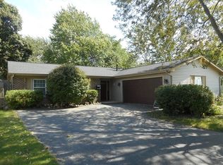 8249 Kingsbury Dr, Hanover Park, IL