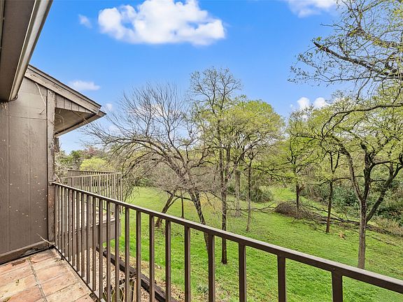 3rd image of 2812 Stewart Dr