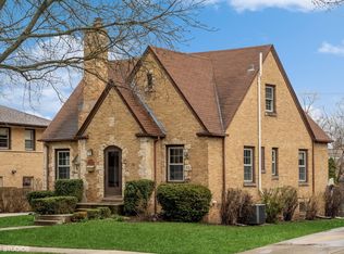 411 S I Oka Ave, Mount Prospect, IL 60056