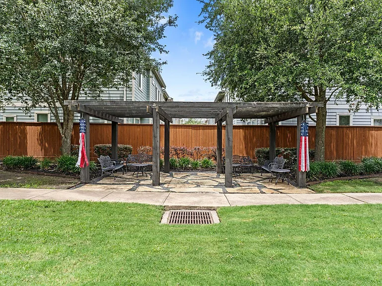 8904 Aventino Way — Photo 28