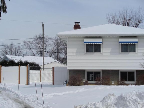 3rd image of 1998 Brimfield Ct