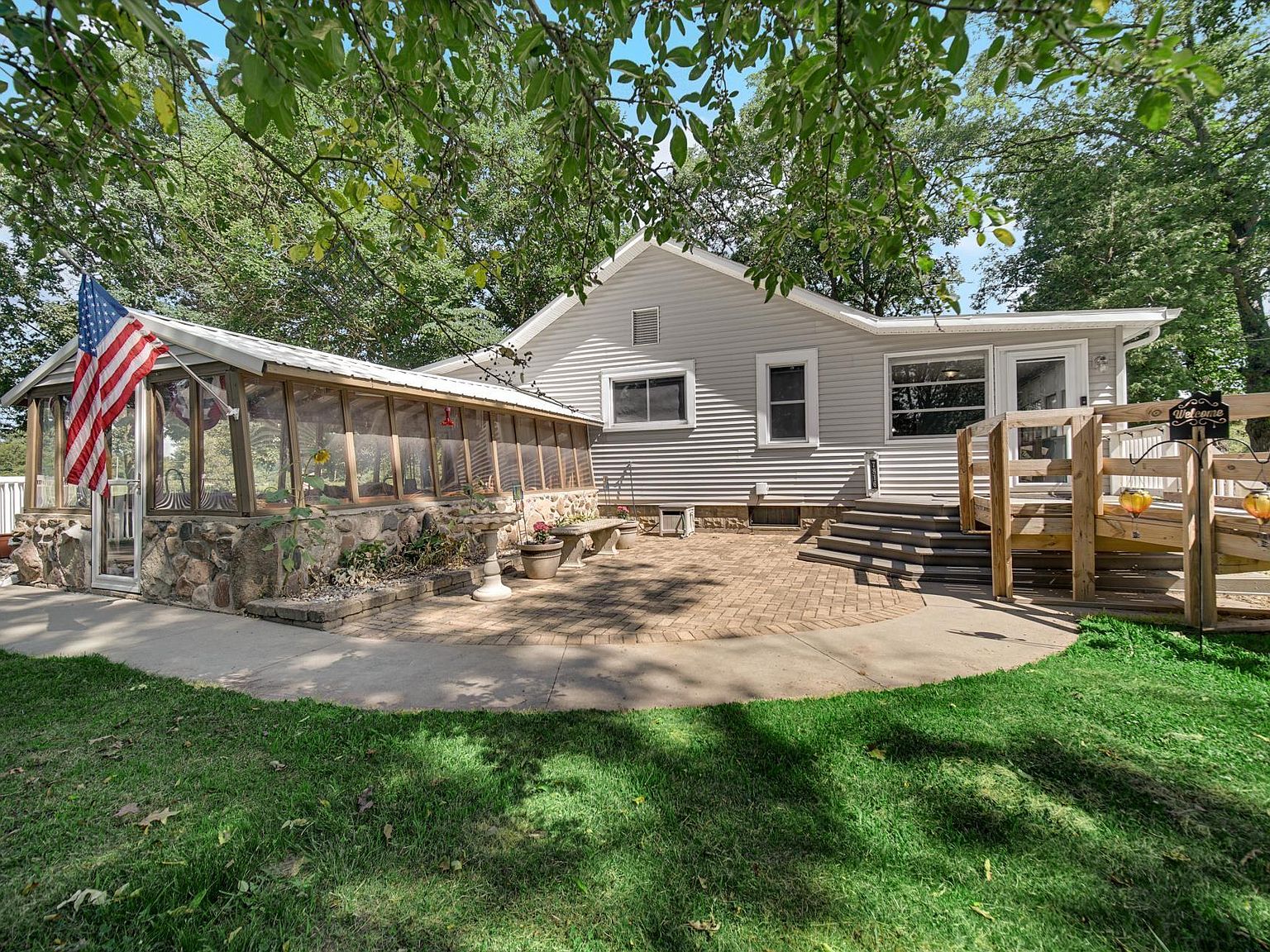 Live　at　Far　East　2007-2008　LOOKING　FOR　T 7816 N Sparrow Ct, Monticello, IN 47960 | Zillow