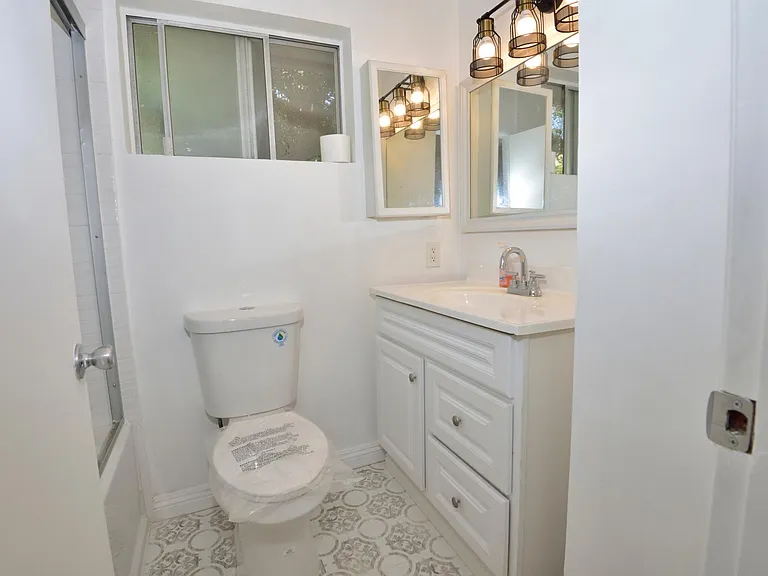 477 Fairview Ave #E — Photo 30