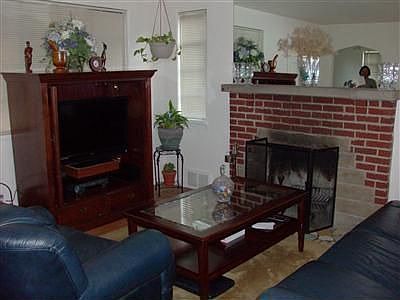 2nd image of 1555 Canfield Ave