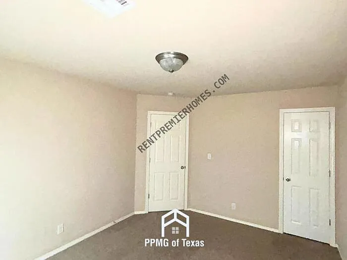14753 S Lakewood Ave — Photo 1