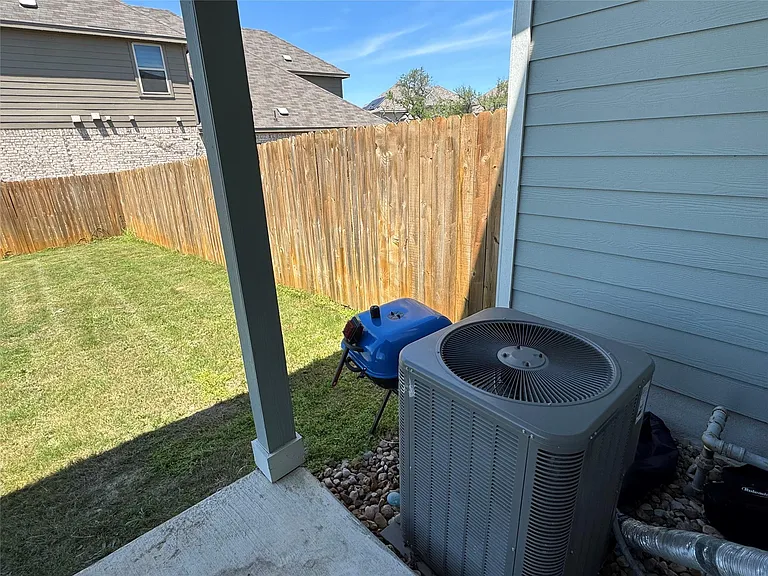 2328 Calvert Dr — Photo 34
