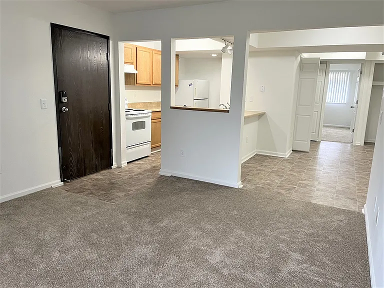 Thornridge Apartments — Photo 131