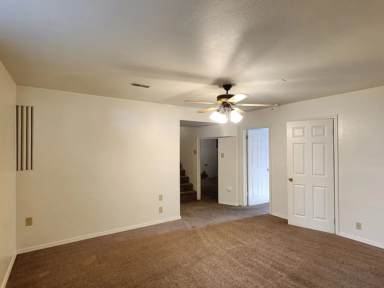 540 Beverly Ave — Photo 18