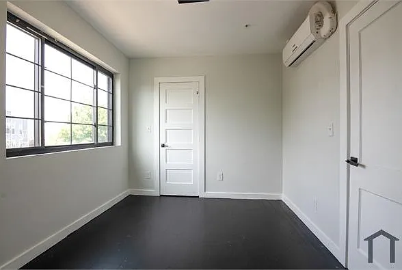 1260 Holbrook Ter NE — Photo 5