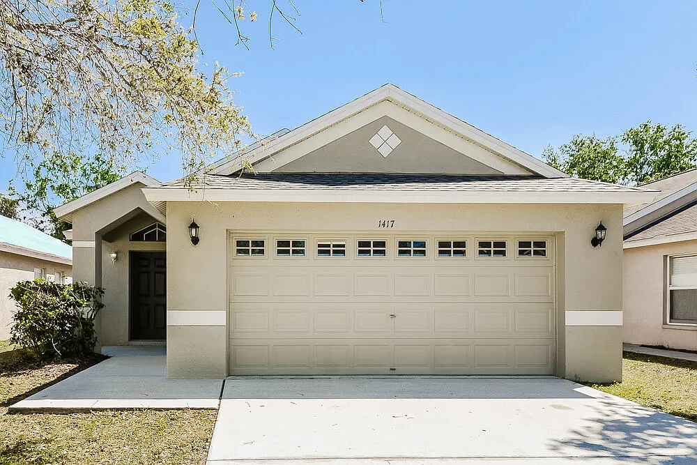 3 bed, 2.0 bath, 1335 sqft, $1,915 — Photo 1