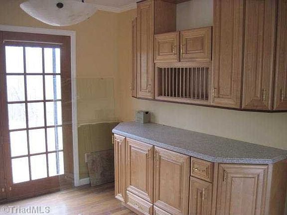 3rd image of 275 Westminister Ave