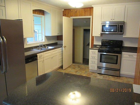 3rd image of 219 Pinehills Dr
