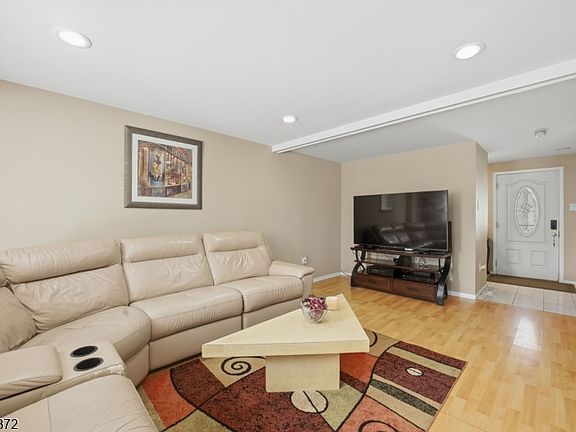 2nd image of 39-41 Woodland Rd