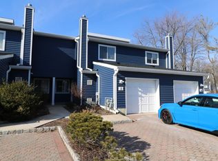 3 Rambling Meadow Ct, Eatontown, NJ 07724