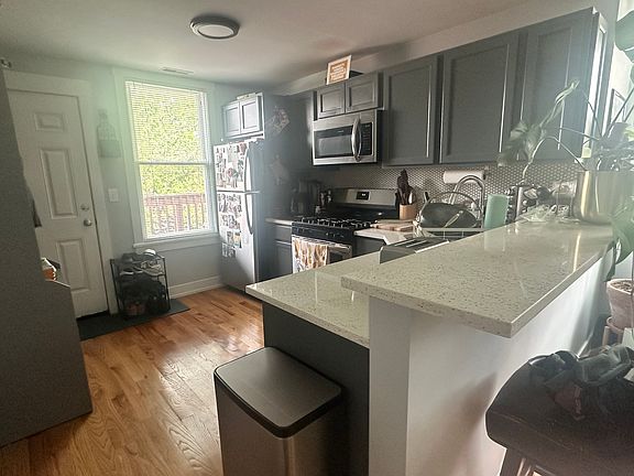 2nd image of 2125 N Maplewood Ave APT 3S