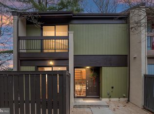 11608 Newbridge Ct, Reston, VA 20191