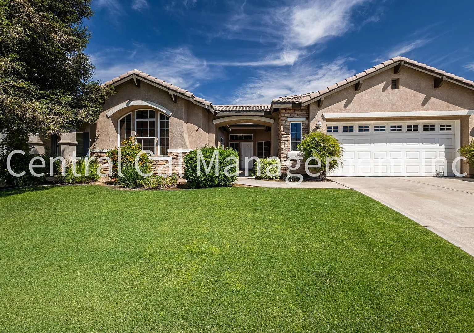 3 Bedroom/2 Bath Home with Office in the Desired Northwest - $2495 Per Month — Photo 1
