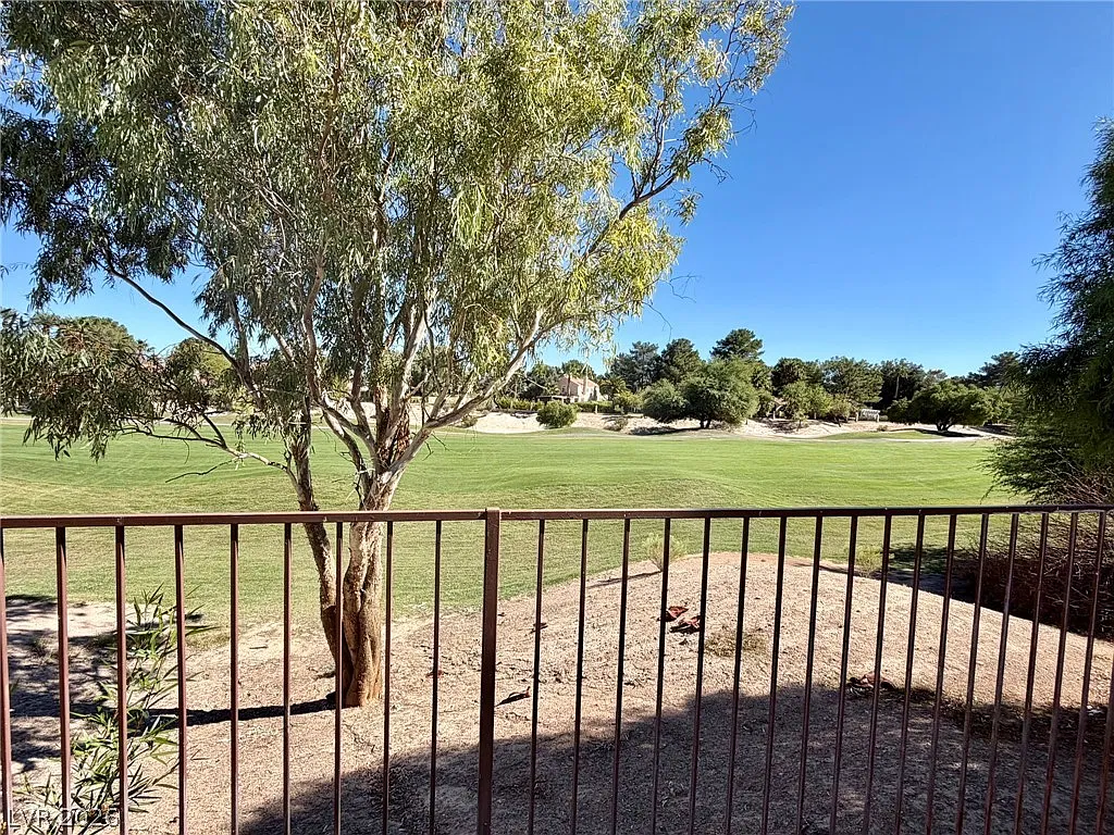 3 bed, 2.5 bath, 2164 sqft, $2,500 — Photo 2