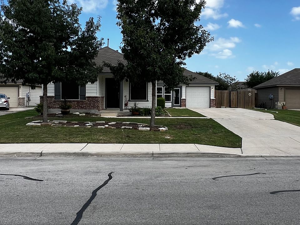 1st image of 476 Magnolia Wind
