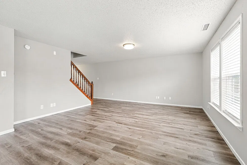 3 bed, 2.5 bath, 2377 sqft, $2,145 — Photo 4