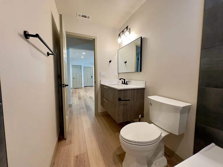 871 Glorene Ave #B — Photo 12