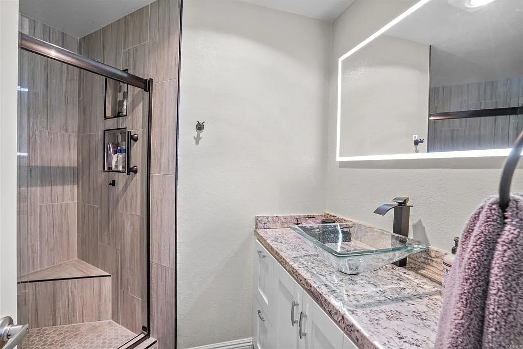 2 bed, 1046 sqft, $3,295 — Photo 4