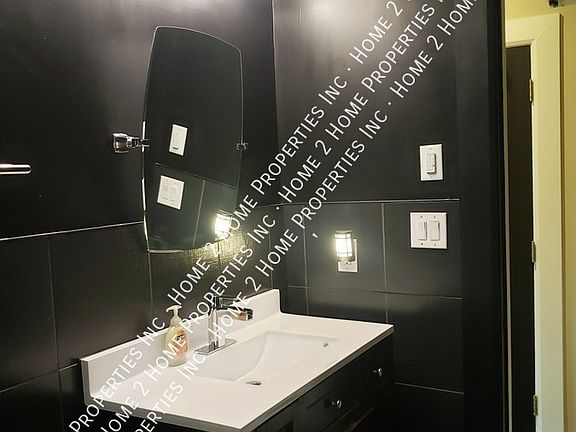 5th image of 1154 Wyandotte St W #1