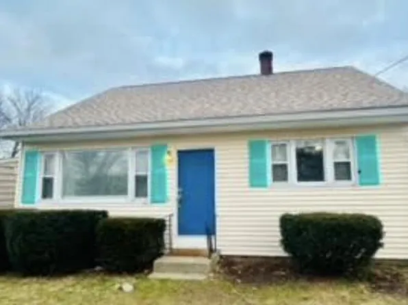 42 Greenway Dr, Bristol, RI 02809
